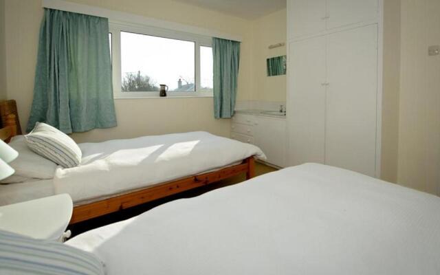 10 Llwyn Onn Beach Hut