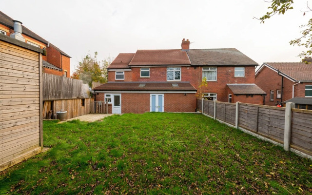 NEW Bright & Stylish 4BD Home City Centre of Leeds