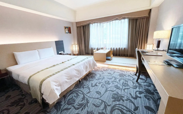 Hoya Hot Springs Resort & Spa