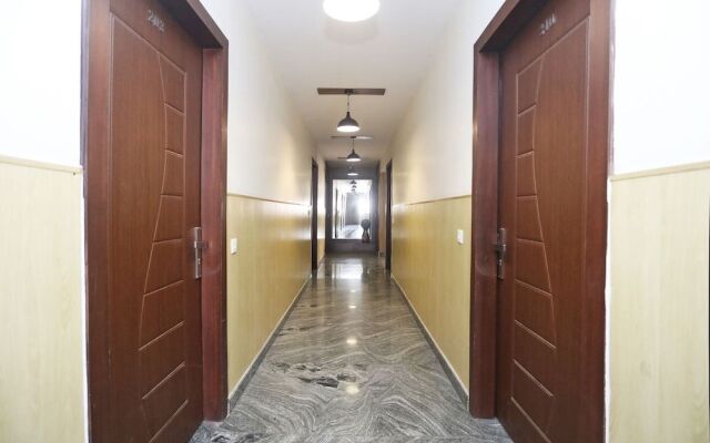 OYO 2295 Hotel Razia Inn