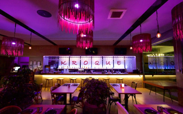 Kroque Boutique & Bistro