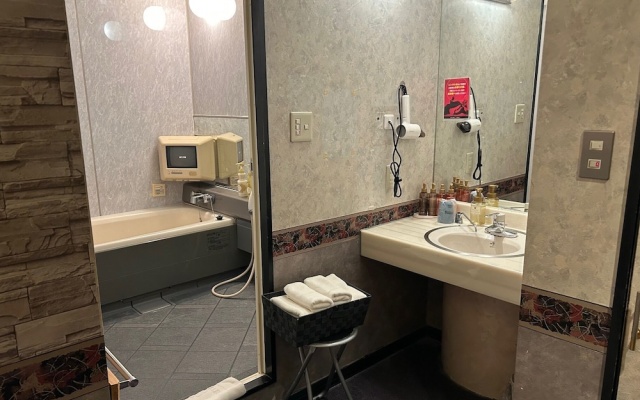 Hotel Lagna – Bathroom – Moriyama