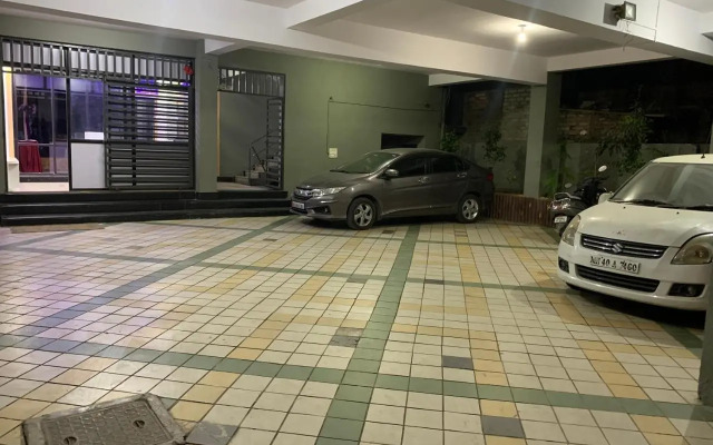 Hotel Mansarovar Luxury Business Hotel