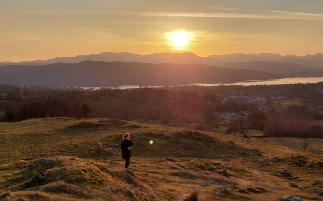 The Mews, With Free Private Parking, Windermere
