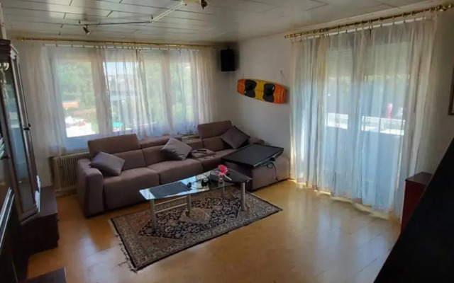 Quiet apartment close to town