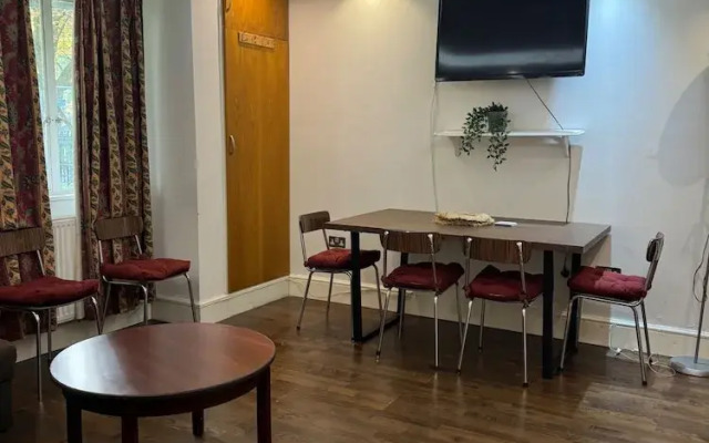 3 Bed Flat - Sleeps 5 - Wifi