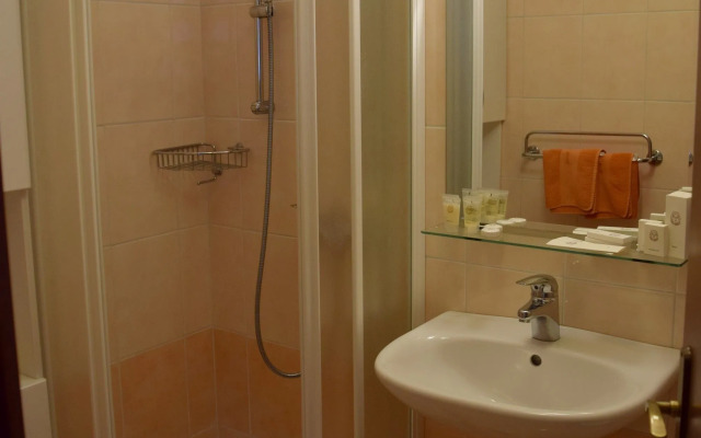 Rooms Pod Lipo Olimje