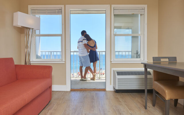 Commander Hotel & Suites