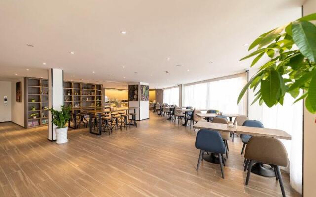 Hanting Hotel Shanghai Lingang Dishui Lake