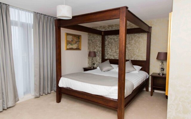 Surya Hogs Back Hotel and Spa