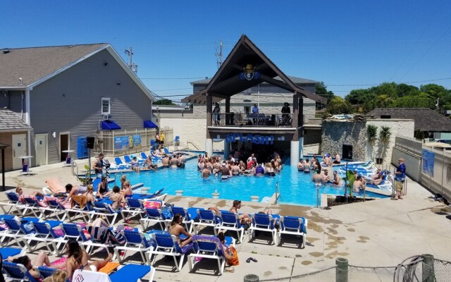 Grand Islander Hotel