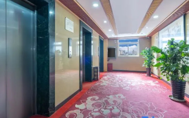 Ziding Longsheng Hotel (Zhengzhou Zijingshan Subway Station Branch)