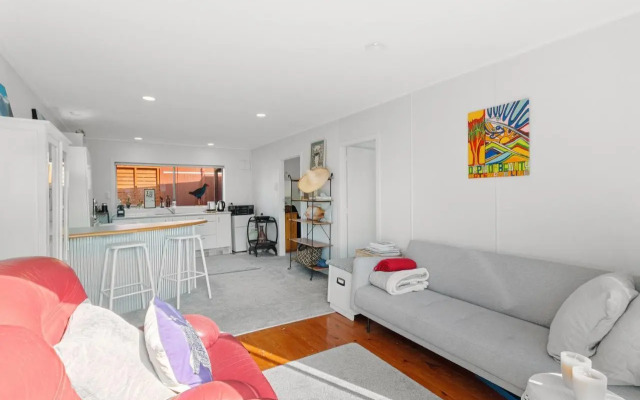 Bach on Wilson - Waihi Beach Holiday Home