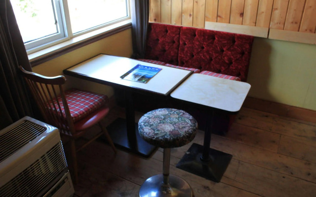 First Track Inn ファースト トラック
