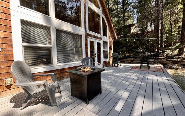 Cascades Adventure Cabin 2 Bedroom Home by NW Comfy Cabins by RedAwning