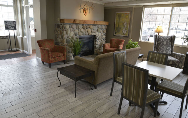 Hilltop Inn by Riversage