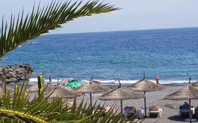 Ocean View Suite Close to Beach with Pool & WiFi