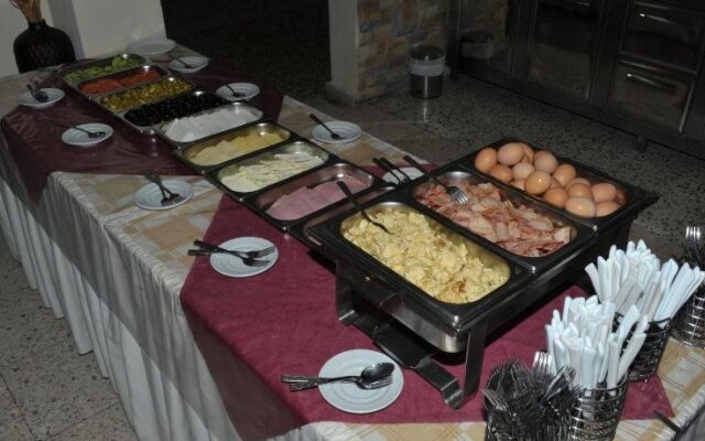 Minaides Hotel