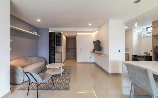 w Elegant 3BR w Outdoor Balcony