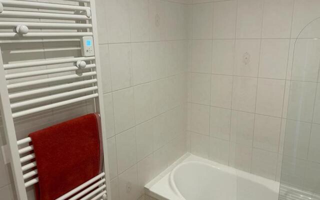Studio Aix-les-Bains, 1 pièce, 2 personnes - FR-1-617-43