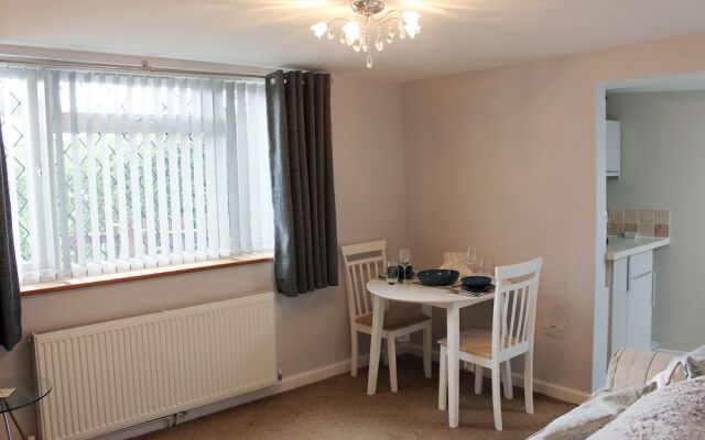 Perrys Impeccable 1-bed Apartment in Poole
