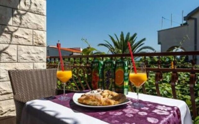 Delightful Apartment With Balcony and Sea View