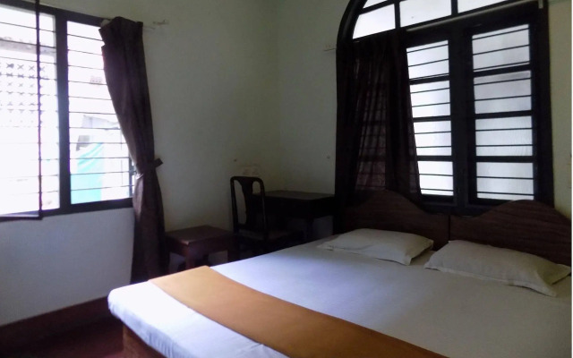 Elphinstone Residency