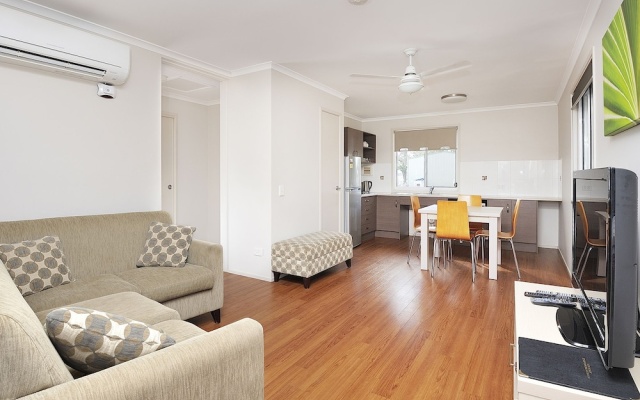 NRMA Lake Somerset Holiday Park – Guest Rooms – Hazeldean