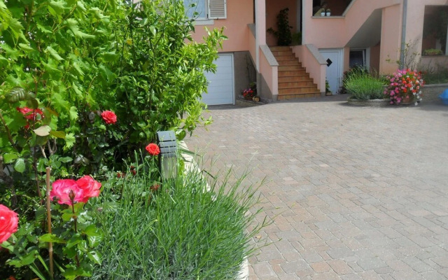 Marinka - With Backyard - A2