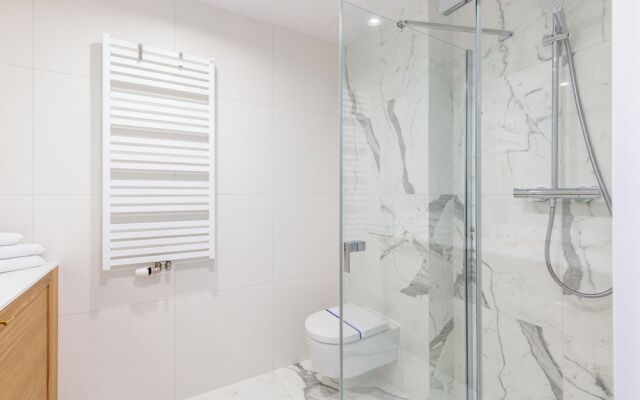 Bulwar Zachodzącego Słońca by Renters