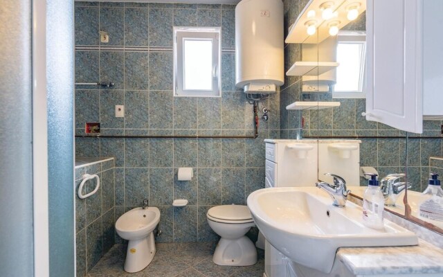 Beautiful Home in Vodnjan With Wifi and 5 Bedrooms