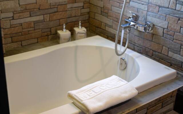 Popular Hotel & Spa