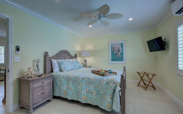 Lulu's Key House Green 1/1 Upstairs