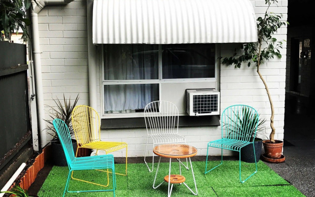 Hello Adelaide Motel and Apartments