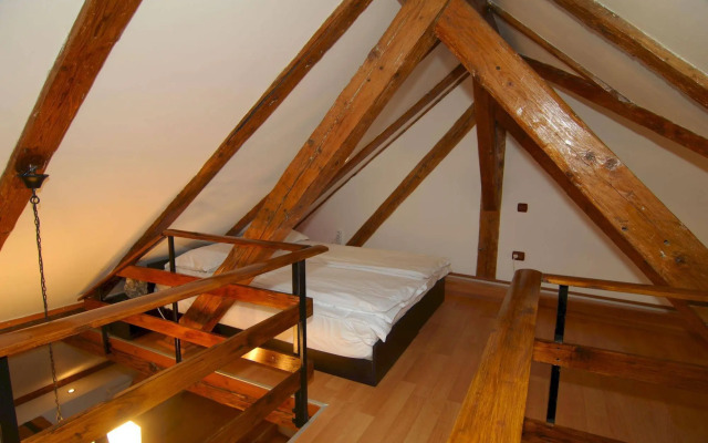 Main Square Apartments & More