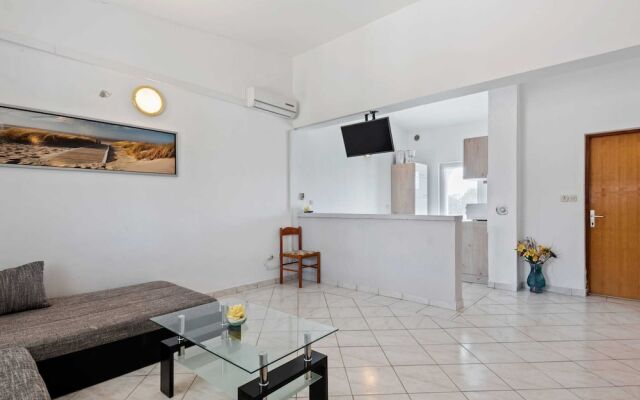 Modern Apartment in Vir With Balcony