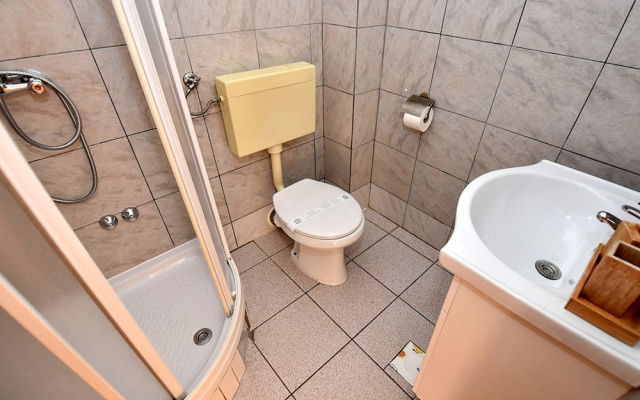 Apartments Mandre Near sea