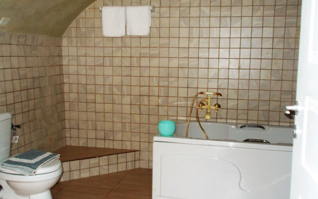 Loukas Kontos Traditional House