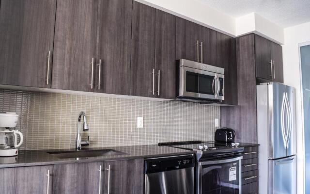 Royal Stays Furnished Apartments - Missisauga City Centre