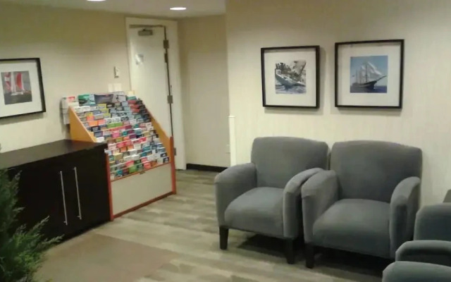 910 Beach Avenue Apartment Hotel