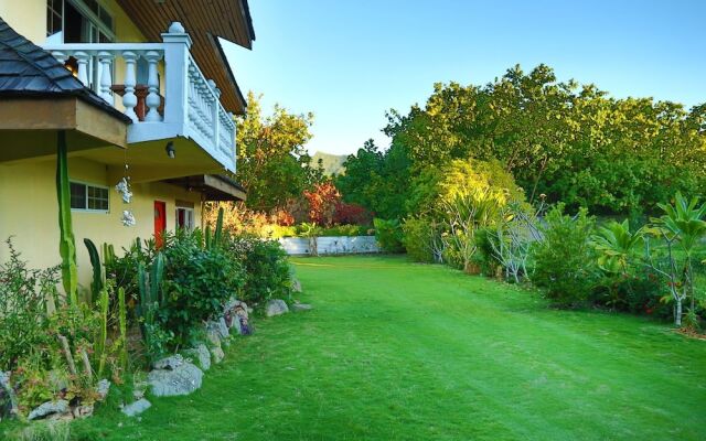 Hana Iti Beach House