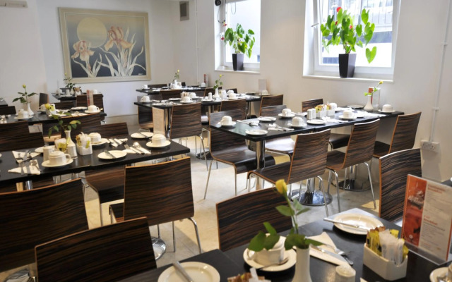Kensington Court Hotel