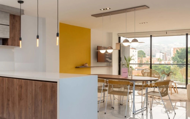 w Impressive 3BR With Balcony in Laureles