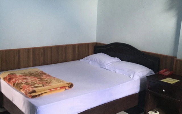 OYO 718 Nu Hoang Hotel