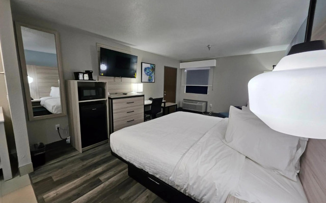 Coratel Inn & Suites by Jasper Park City - Wichita North