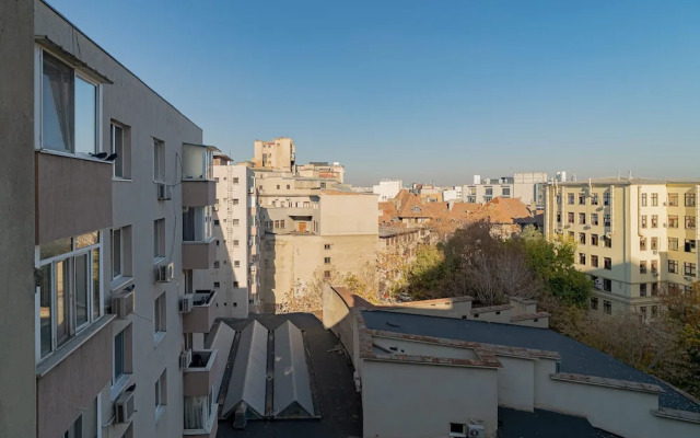 Charming 2BR Apartment - Steps to Romanian Athenaeum
