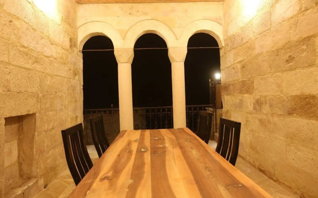 Abu Hayat Cave Suites
