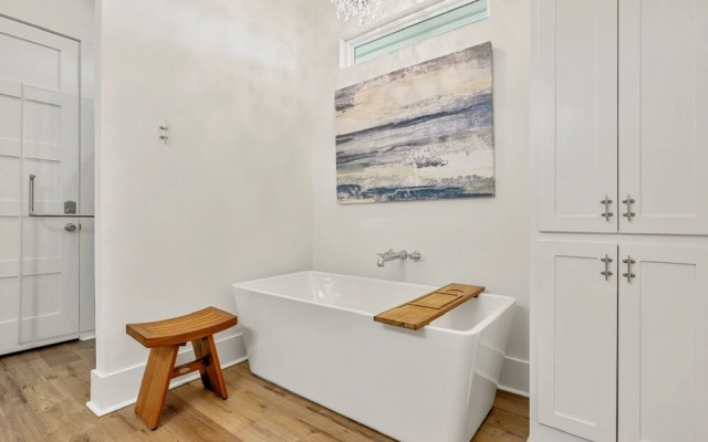 Tidewater 4 Bedroom Home by RedAwning