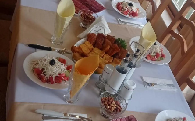 Хотел ресторант Русаков