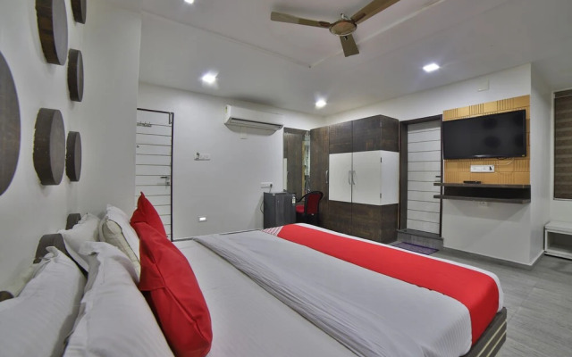 Oyo 44421 Hotel Radhika